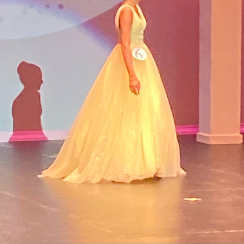 Stunning Sherri Hill pageant dress Size 0